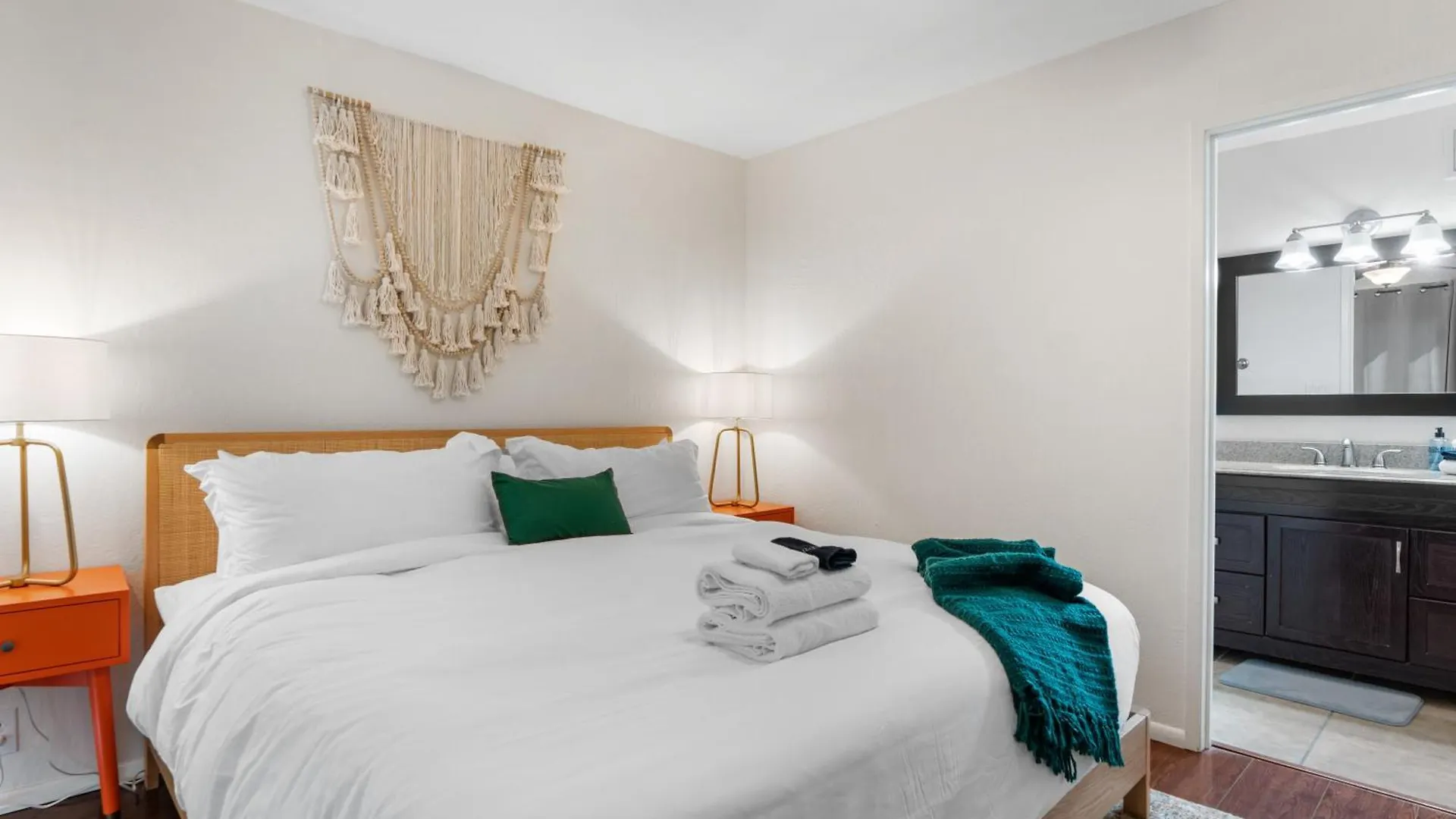 Tatil Evi Top-Notch 2Br Spacious Condo With Shared Pool Scottsdale